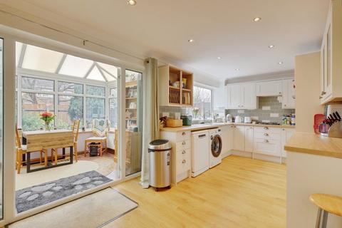 3 bedroom semi-detached house for sale, Meadway, Benfleet, SS7