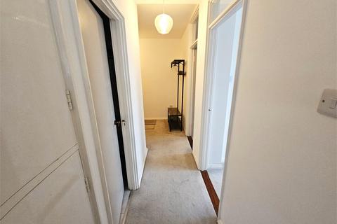 2 bedroom apartment to rent, St Clements Court East, Leigh on sea, Leigh on sea,