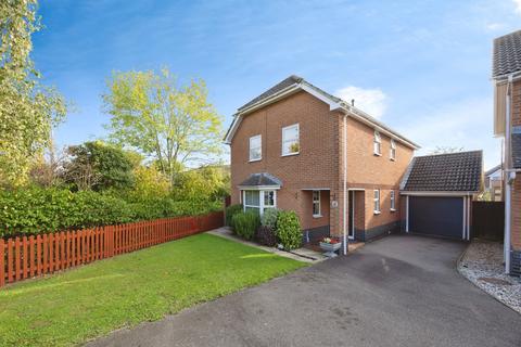 4 bedroom detached house for sale, Hawthorn Road, Kingsnorth, Ashford