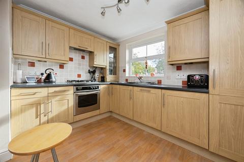 4 bedroom detached house for sale, Hawthorn Road, Kingsnorth, Ashford