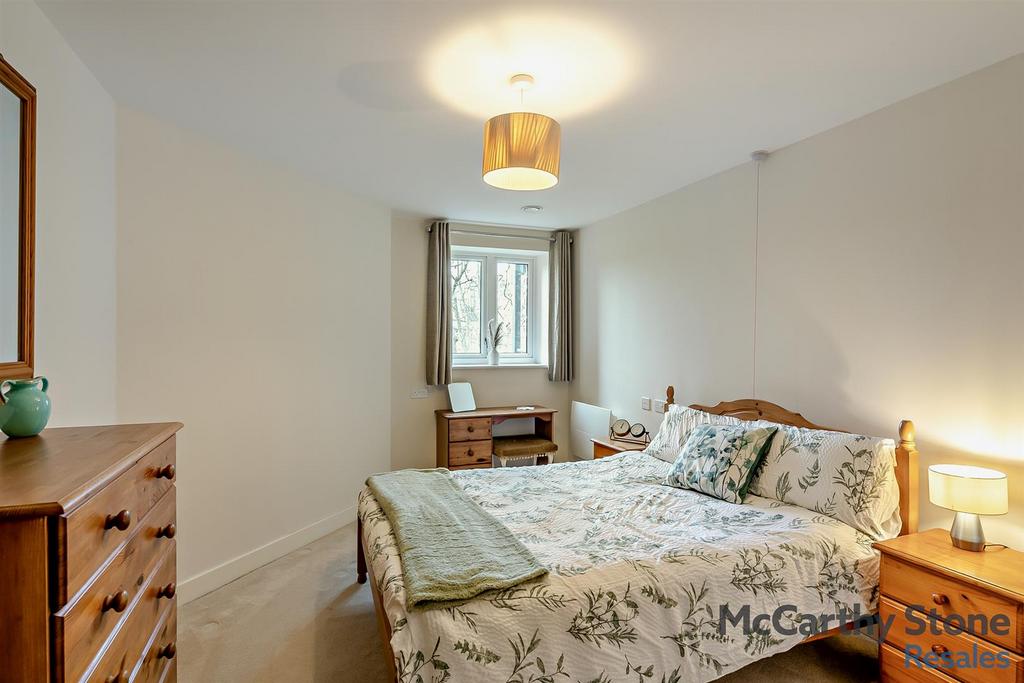 Double Bedroom: