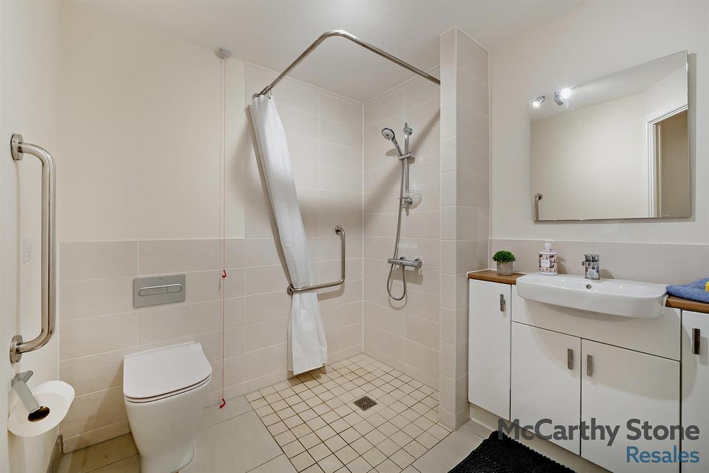 Shower Room: