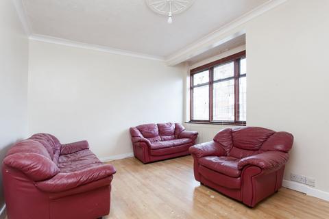 4 bedroom house to rent, Salcombe Drive, Romford, RM6