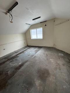 Garage to rent, Llanishen Street, Heath
