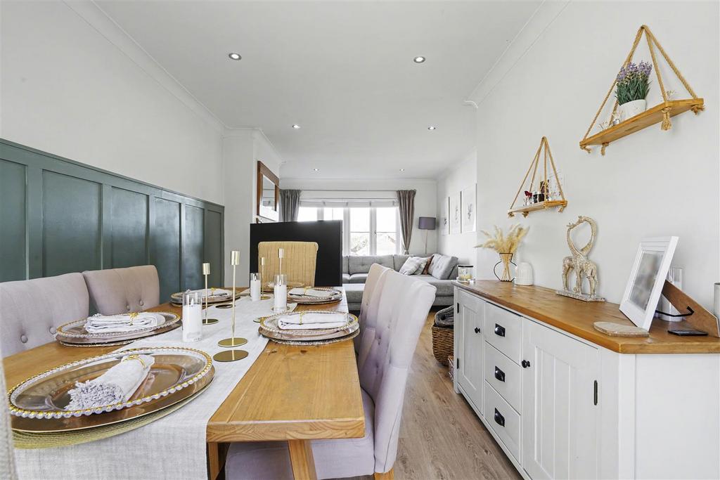 Lounge/Dining Room
