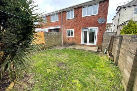 3 bedroom end of terrace house to rent, Woking Rd Parkstone