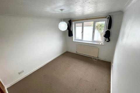 3 bedroom end of terrace house to rent, Woking Rd Parkstone