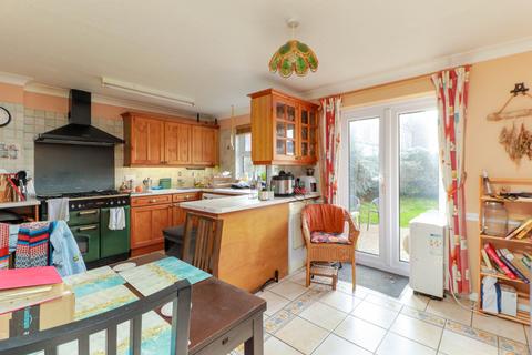 4 bedroom townhouse for sale, Marine Court, Southsea