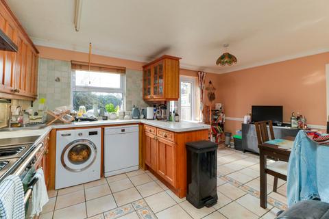 4 bedroom townhouse for sale, Marine Court, Southsea