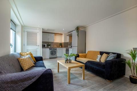 5 bedroom flat to rent, Regent Terrace