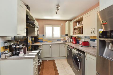 3 bedroom end of terrace house for sale, Portishead Drive, Tattenhoe, MILTON KEYNES