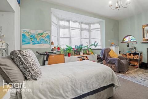 2 bedroom flat for sale, Fairmead Avenue, Westcliff-On-Sea