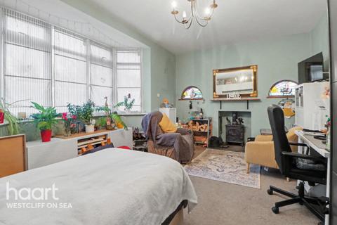 2 bedroom flat for sale, Fairmead Avenue, Westcliff-On-Sea