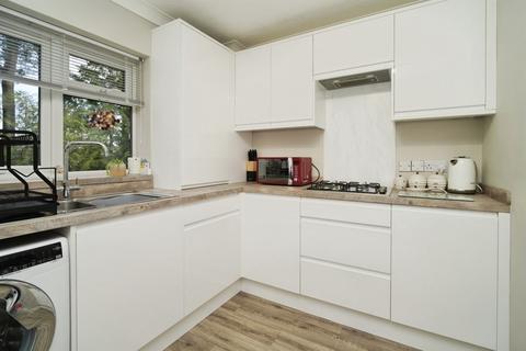 2 bedroom flat for sale, Apple Tree Grove, Ferndown