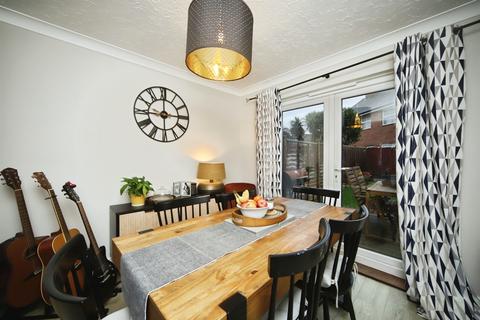 3 bedroom semi-detached house for sale, Summerleaze Crescent, Taunton
