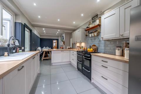 5 bedroom semi-detached house for sale, Upper Cliff Road, Gorleston