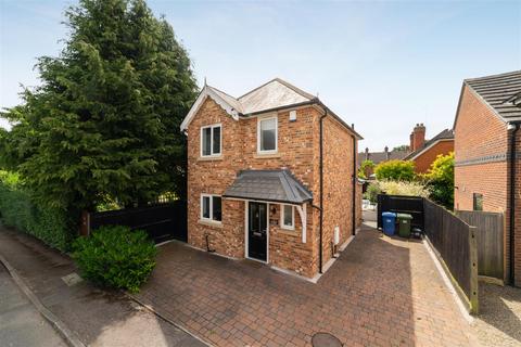 North Road, Ascot