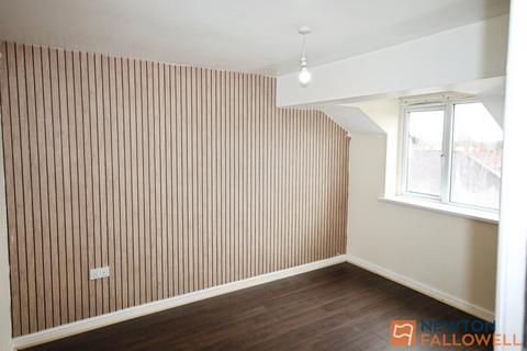 2 bedroom flat to rent, High Street, Bloxwich, WS3