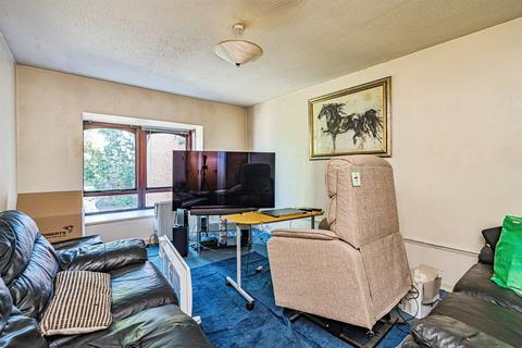 2 bedroom flat for sale, Moncrieffe Close, Dudley