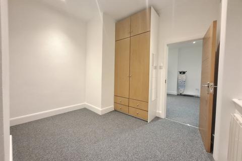 Studio to rent, Finchley Road, London NW3