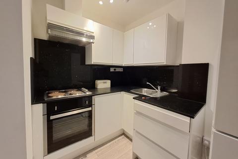Studio to rent, Finchley Road, London NW3