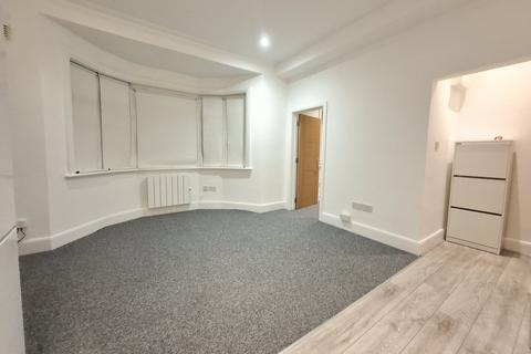 Studio to rent, Finchley Road, London NW3
