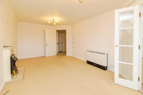 1 bedroom flat for sale, Clifford Avenue, Bletchley, Milton Keynes