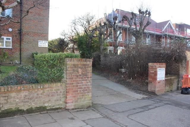 10 Welsby Court Garage.jpg