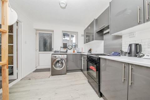 3 bedroom semi-detached house for sale, Lidgate Court, FELIXSTOWE