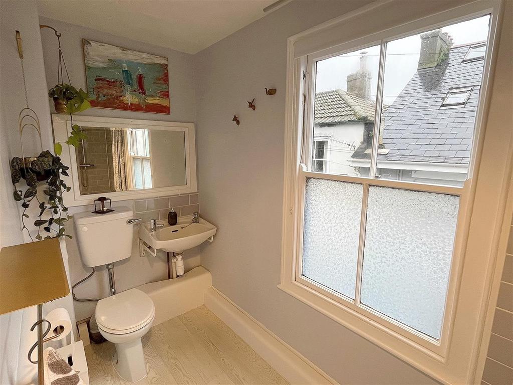 Shower Room.jpg