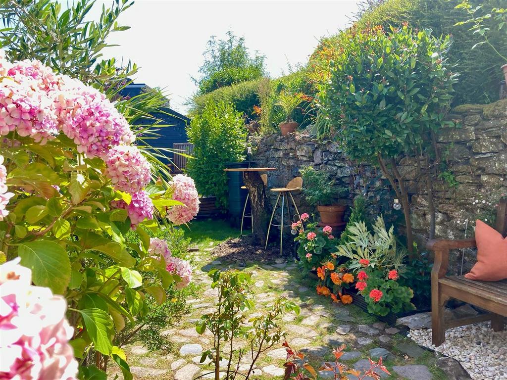 Garden in Summer 2.jpg