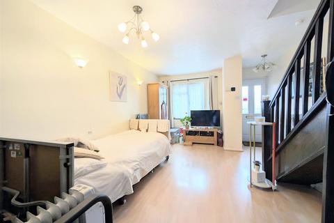 2 bedroom end of terrace house for sale, Littlebrook Avenue, Slough