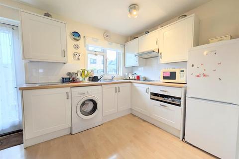 2 bedroom end of terrace house for sale, Littlebrook Avenue, Slough