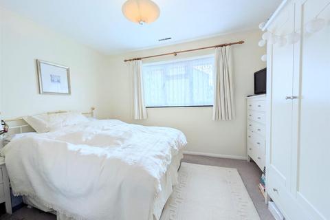 2 bedroom end of terrace house for sale, Littlebrook Avenue, Slough