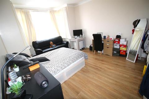 House share to rent, Sevington Road, London