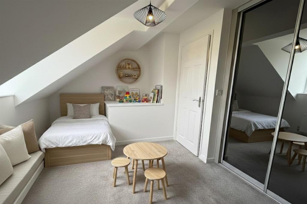 Woodford Bedroom 2.png