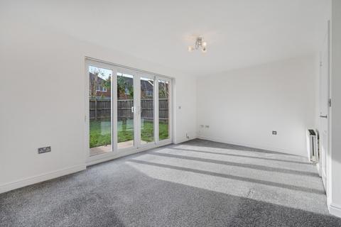 3 bedroom end of terrace house to rent, Cadishead, Greater Manchester M44