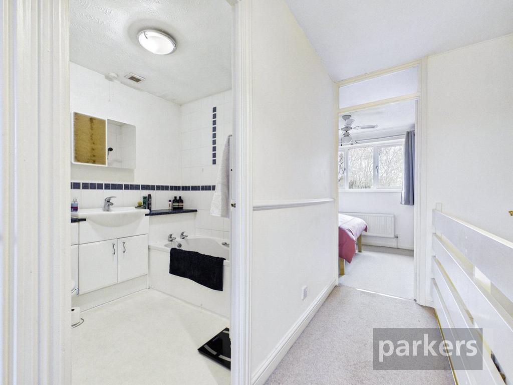Bathroom/Hallway