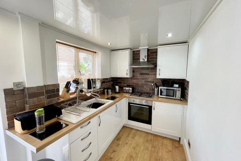 2 bedroom terraced house for sale, Woodlands Close, Huddersfield