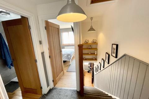 2 bedroom terraced house for sale, Woodlands Close, Huddersfield