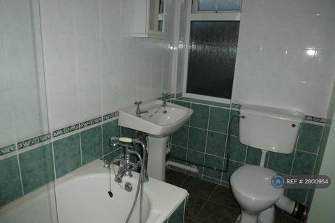 2 bedroom flat to rent, Skelton Road, Diss,    Norfolk, IP22