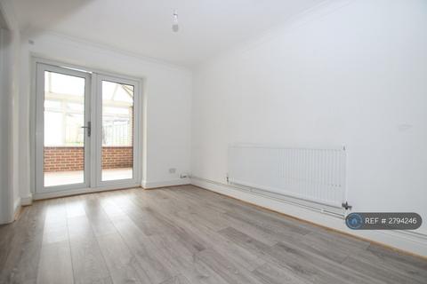 3 bedroom semi-detached house to rent, Northbourne Road, Gillingham, ME8