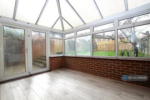 3 bedroom semi-detached house to rent, Northbourne Road, Gillingham, ME8