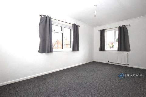 3 bedroom semi-detached house to rent, Northbourne Road, Gillingham, ME8
