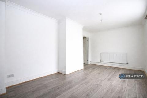 3 bedroom semi-detached house to rent, Northbourne Road, Gillingham, ME8