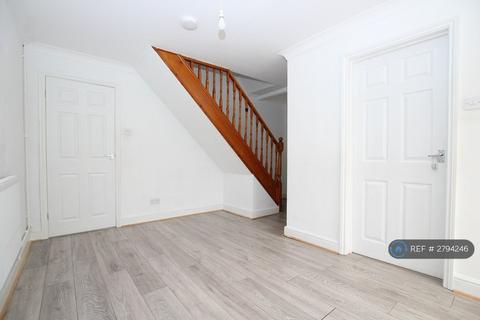 3 bedroom semi-detached house to rent, Northbourne Road, Gillingham, ME8