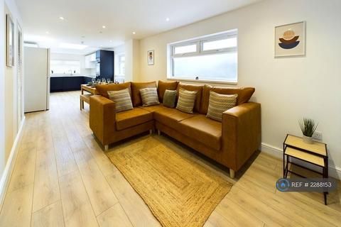 1 bedroom in a house share to rent, Walter Road, Swansea, SA1