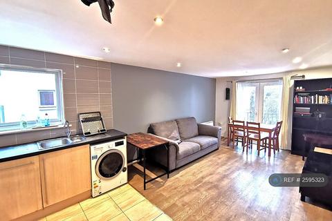 2 bedroom flat to rent, Egerton House, Salford, M5