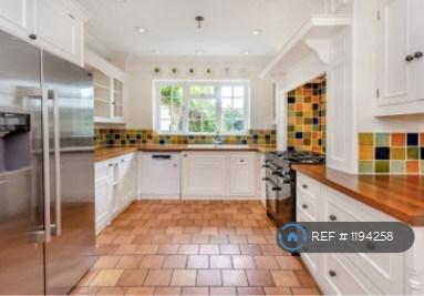 Fully Fitted Kitchen