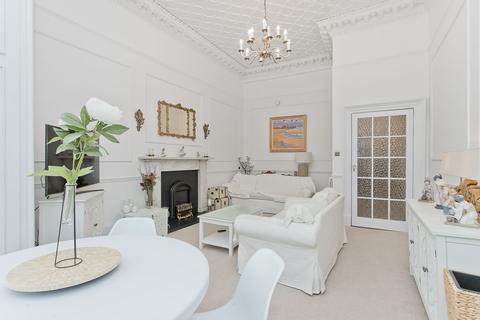2 bedroom flat for sale, 9 1F Buckingham Terrace, West End, Edinburgh EH4 3AA